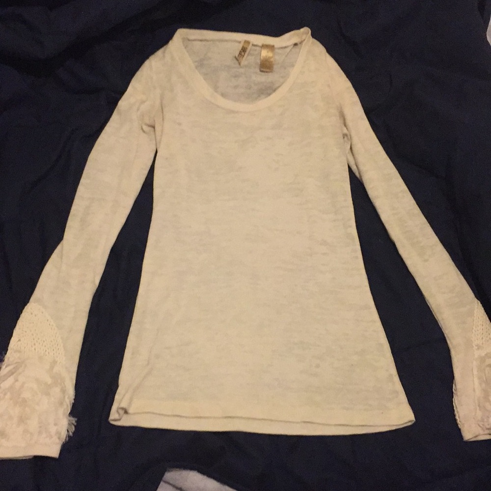 BKE burn out top with crochet/ruffle cuffs small